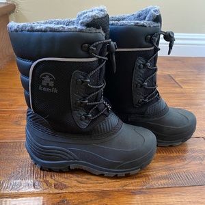 Kamik kids snow boots size 13 NEW